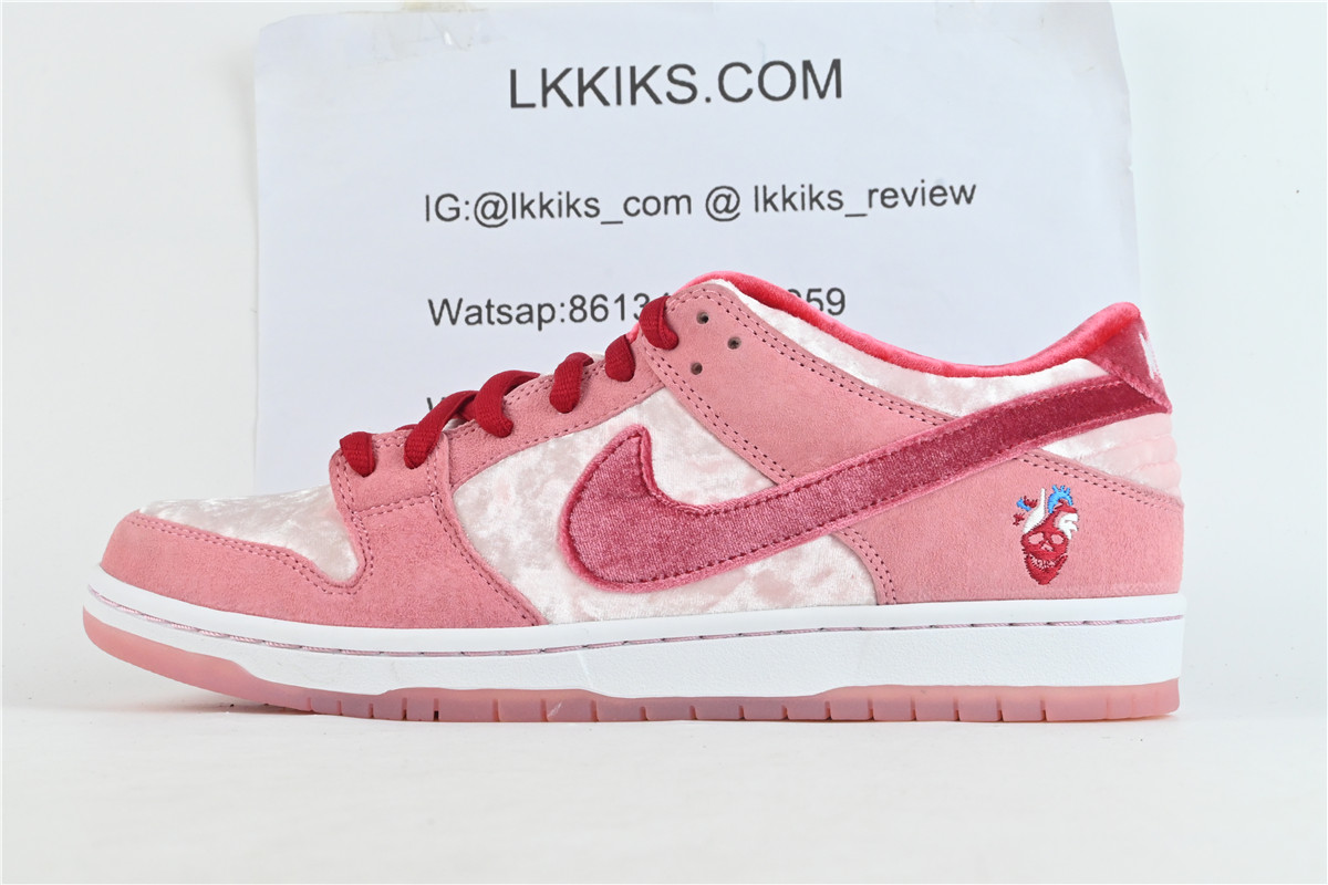 Nike SB Dunk Low StrangeLove Skateboards